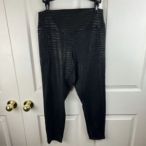 COPY - PINK Victoria's Secret Ultimate Black Silver Cropped Leggings Size Large